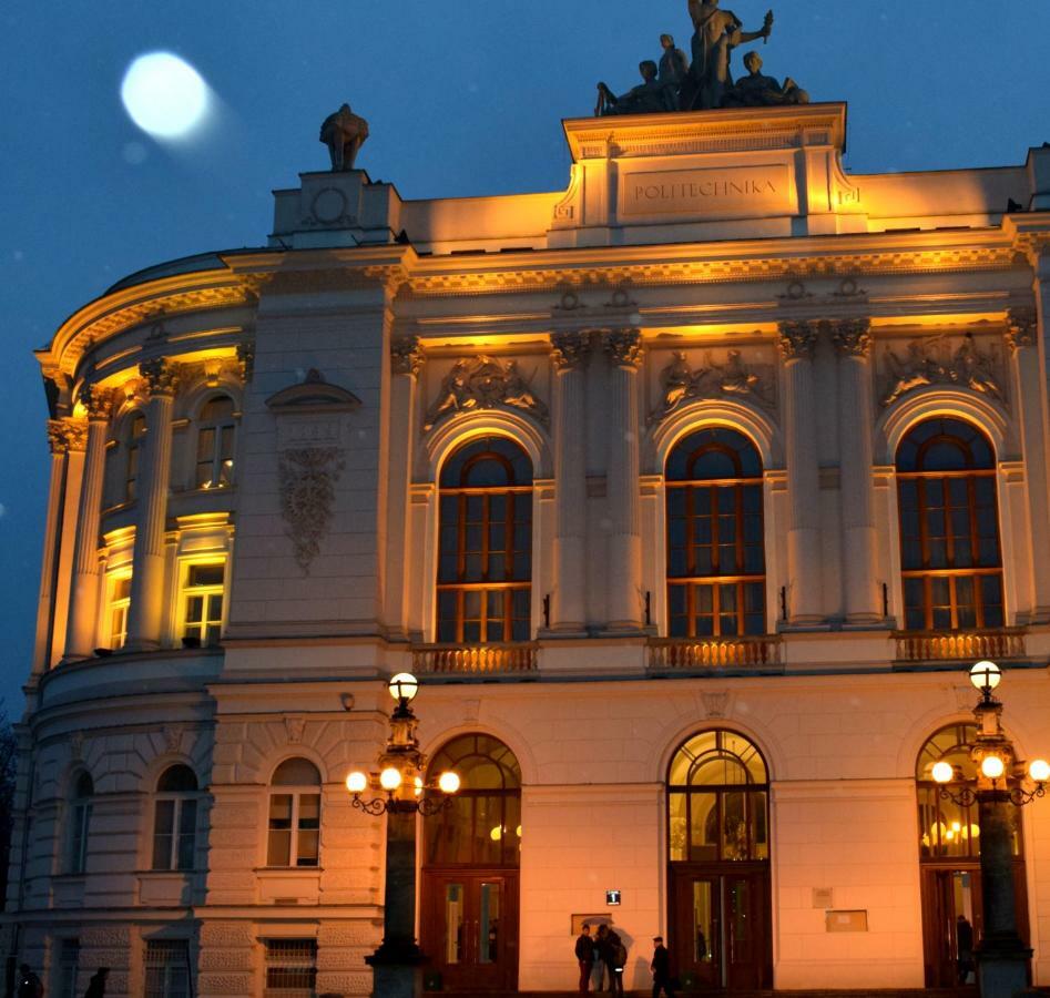 Fiesta Apartament Warszawa Zewnętrze zdjęcie
